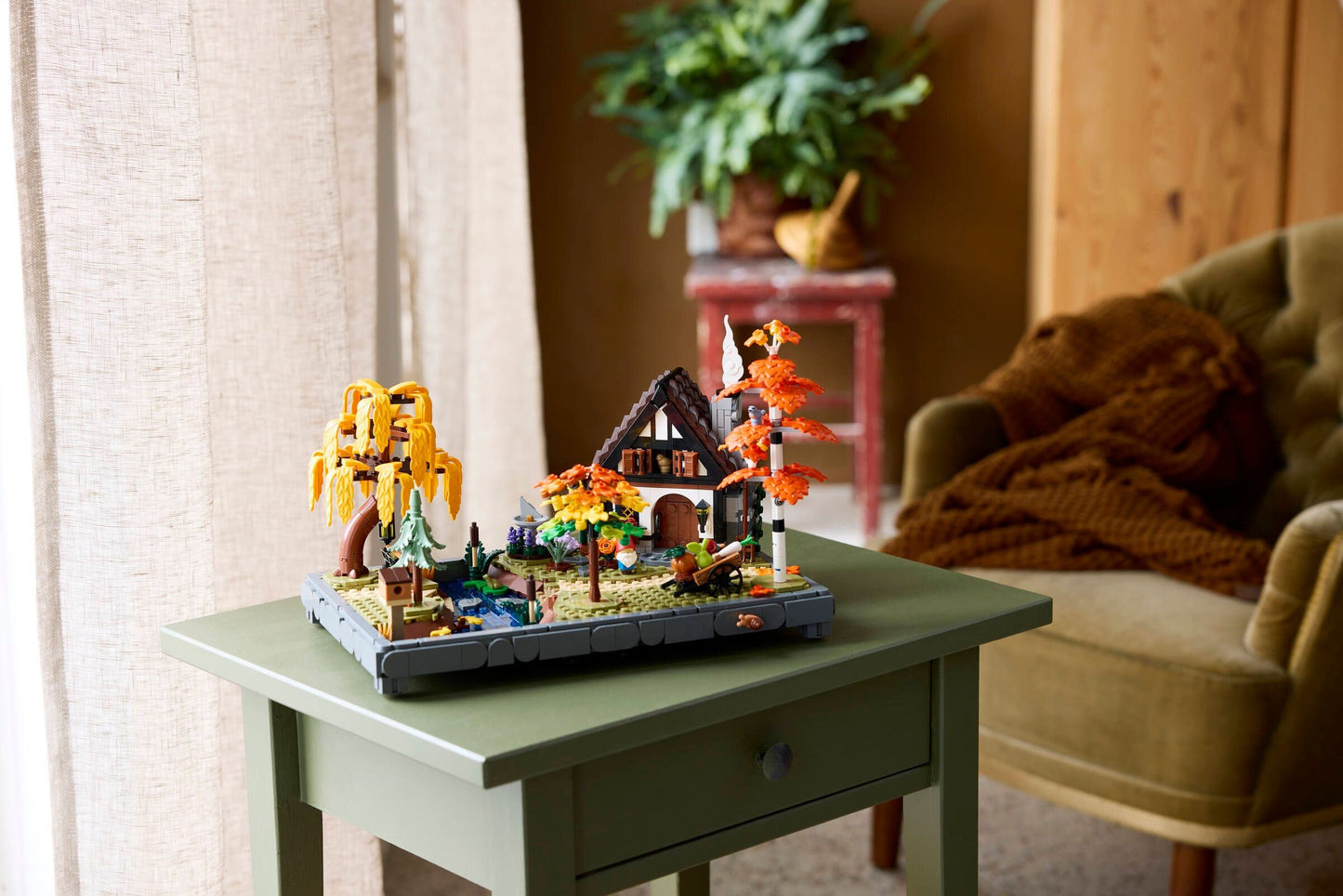 LEGO® Icons 11372 Herbstlicher Landhausgarten