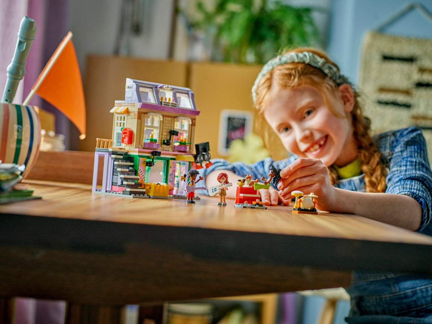 LEGO® Friends 42653 Musikladen & Wohnung