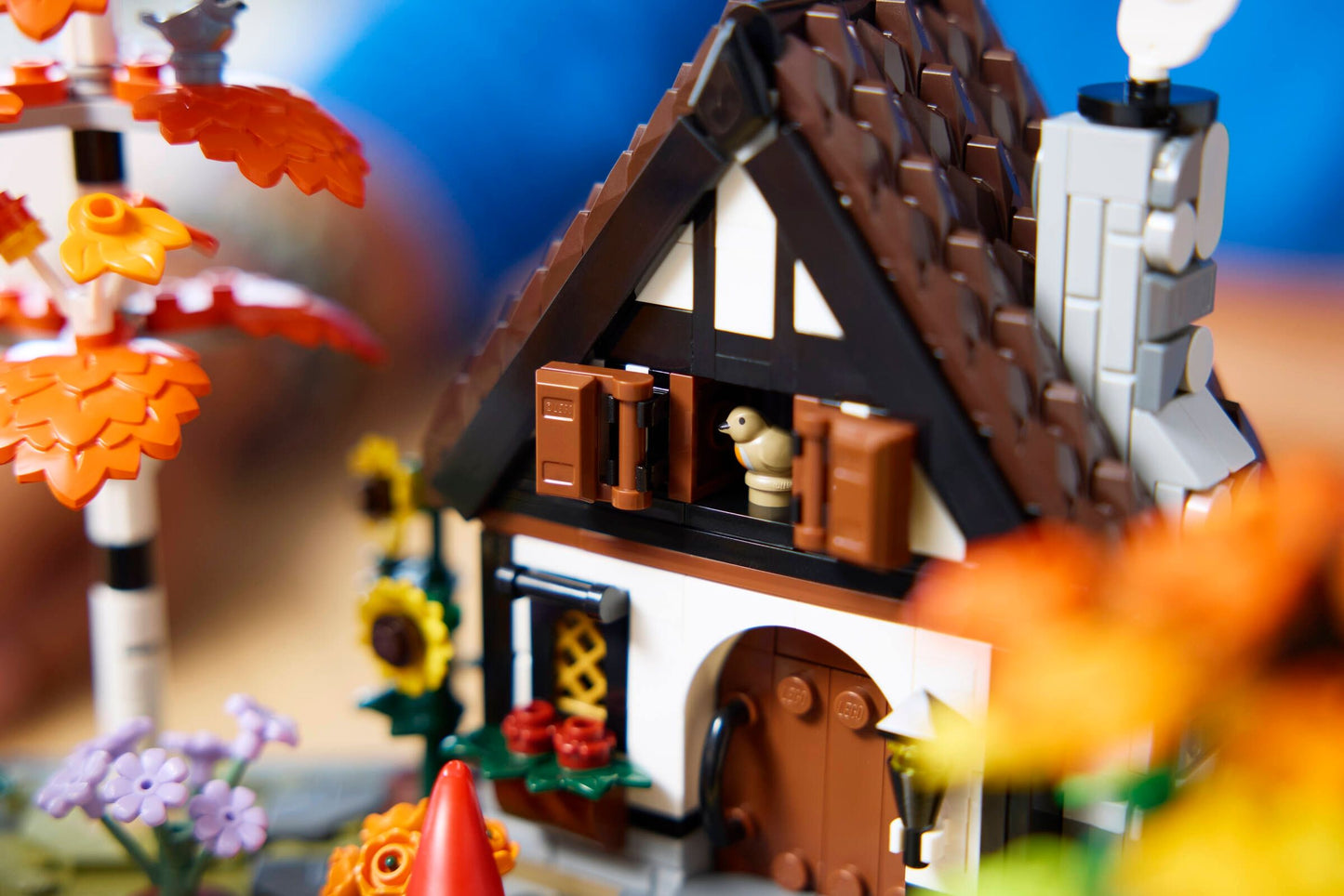 LEGO® Icons 11372 Herbstlicher Landhausgarten