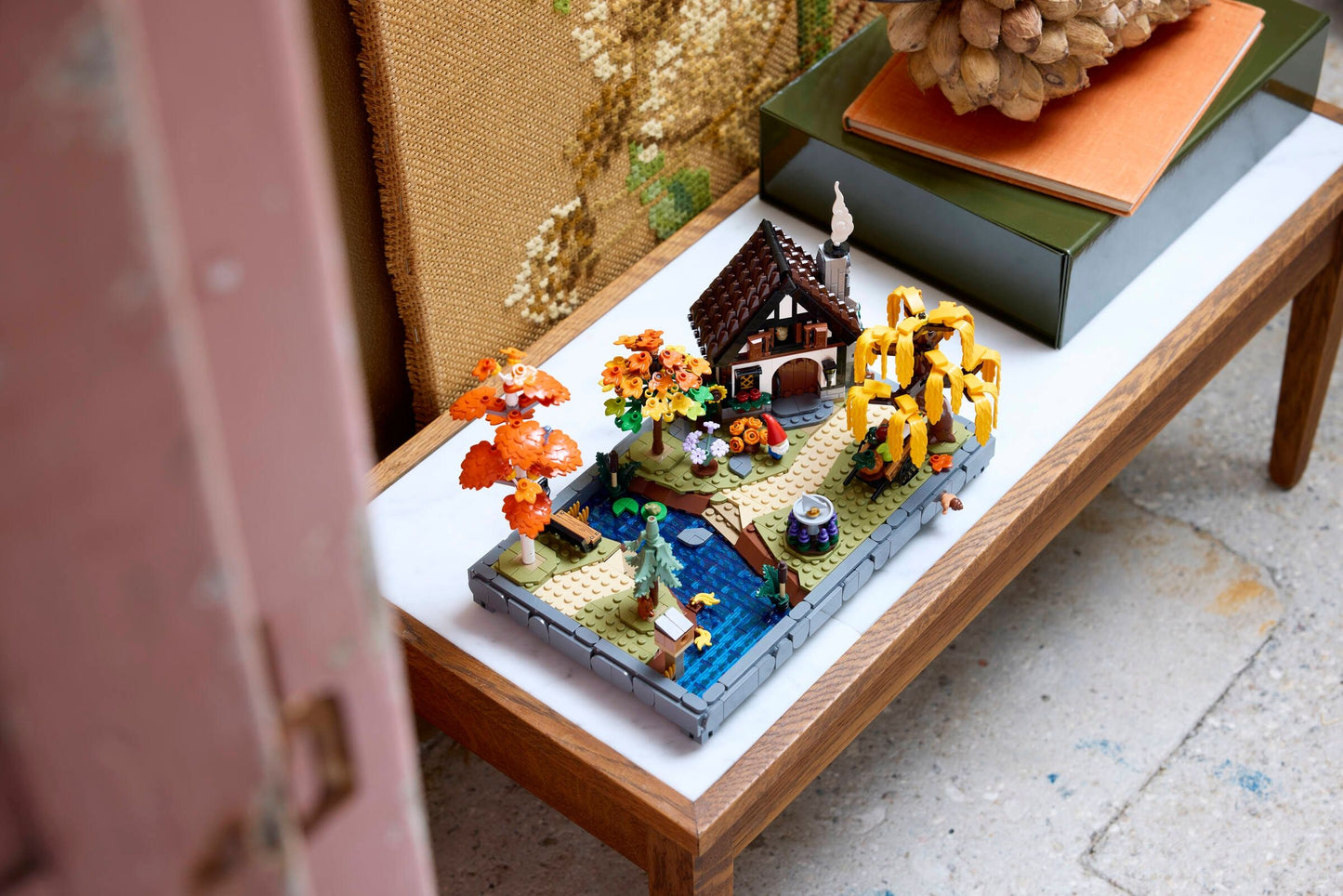 LEGO® Icons 11372 Herbstlicher Landhausgarten
