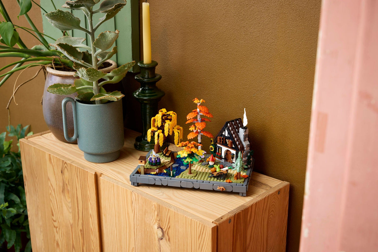 LEGO® Icons 11372 Herbstlicher Landhausgarten