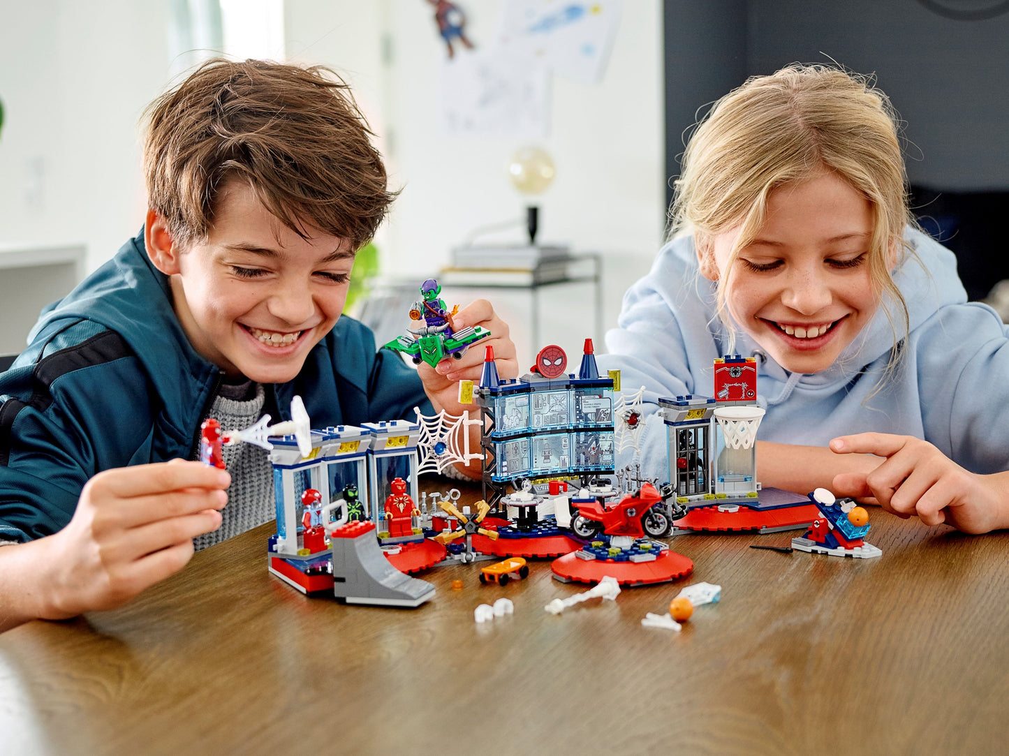 LEGO® Super Heroes 76175 Angriff auf Spider-Mans Versteck